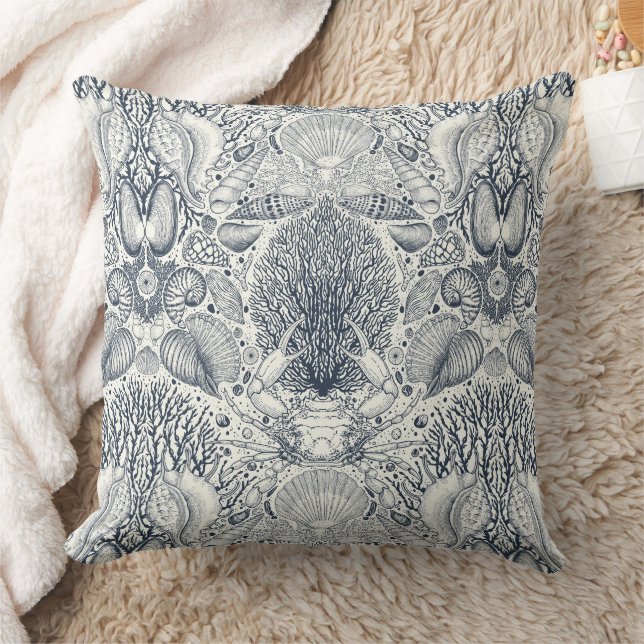 Beach treasures, seashells, crab, corals and seawe cushion (Blanket)