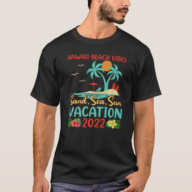 Beach Vacation 2022 Retro Sunset Hawaii Beach T-Shirt (Front)