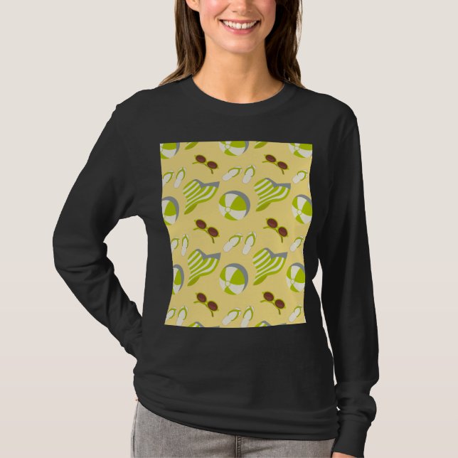 Beach vacay pattern with sunglasses and sun hat  T T-Shirt (Front)