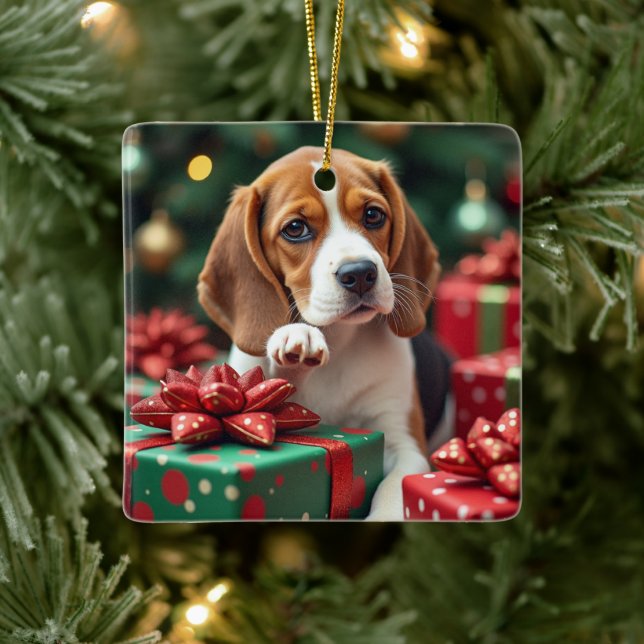 Beagle Wrapping Gifts Christmas Painting Ceramic Ornament (Tree)