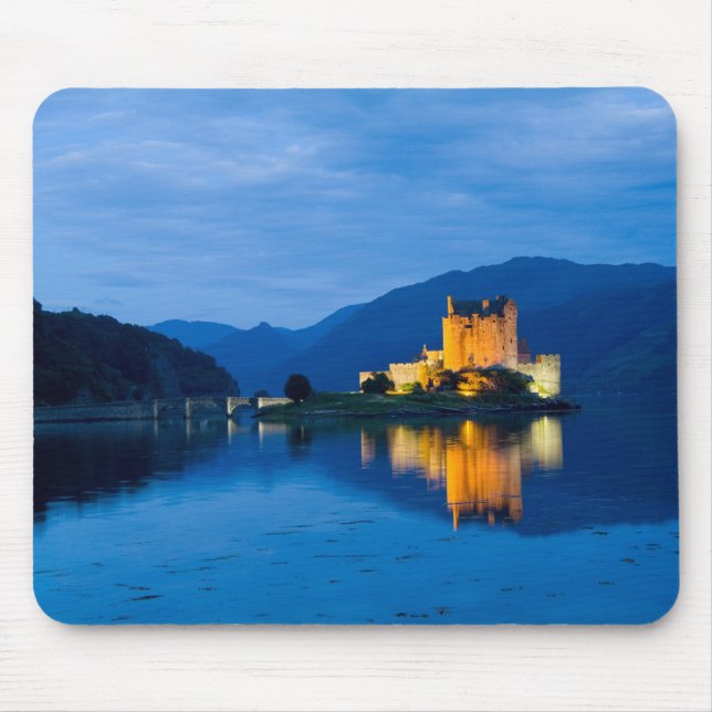 Beautiful Eileen Donan Castle in Western Dornie Mouse Pad (Front)