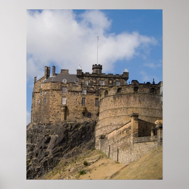 Beautiful famous giant Edinburgh Castle in Poster (Front)