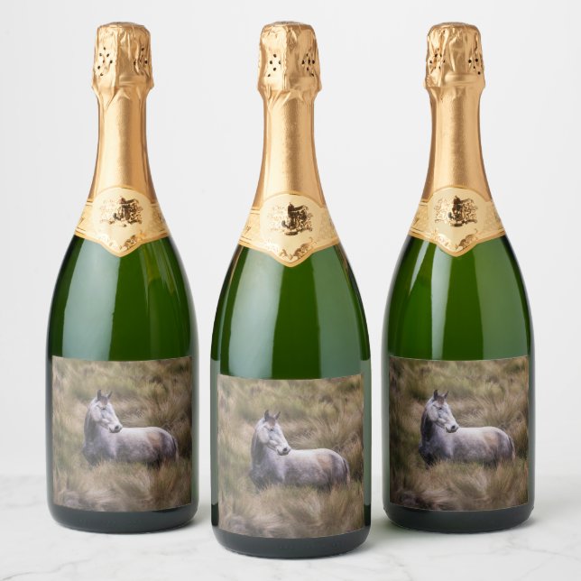 Beautiful Grey Coloured Horse Sparkling Wine Label (Bottles)