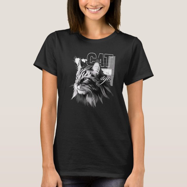 Beautiful Maine Coon cat T-Shirt (Front)