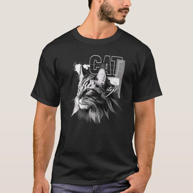 Beautiful Maine Coon cat T-Shirt (Front)