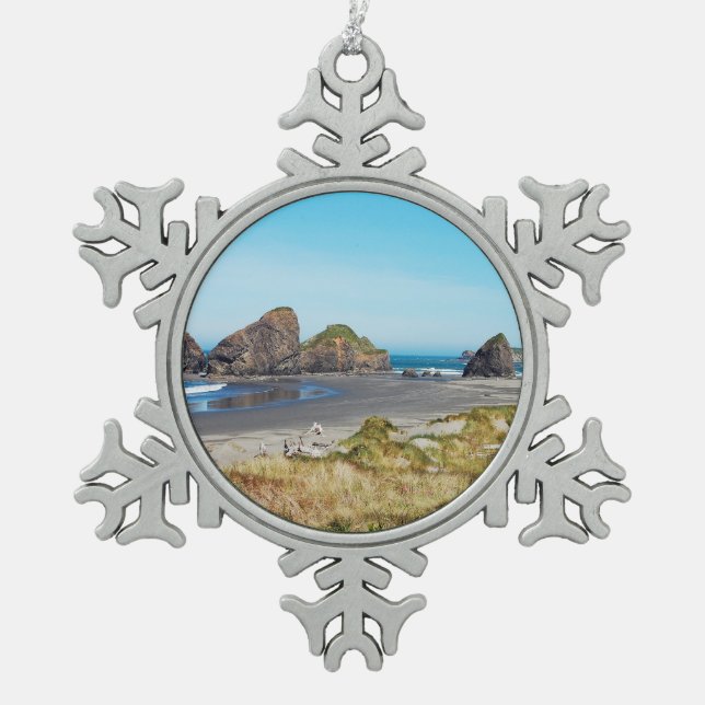 Beautiful Oregon coast landscape      Snowflake Pewter Christmas Ornament (Front)