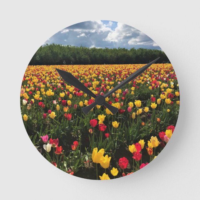 Beautiful Tulip Field, Oregon Round Clock (Front)
