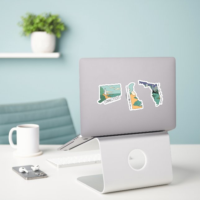 BEAUTIFUL USA STATES LANDSCAPE POSTCARD SET  (Laptop On Desk)