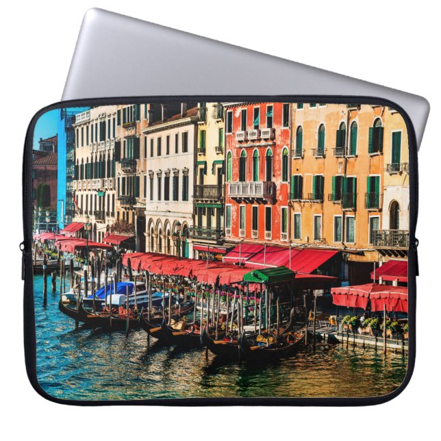 Beautiful view of water street and old buildings i laptop sleeve (Front)