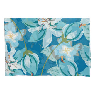 Beauty of a retro floral motif in lovely decor. pillowcase