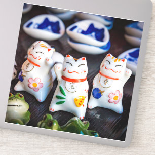 Beckoning cat figurines