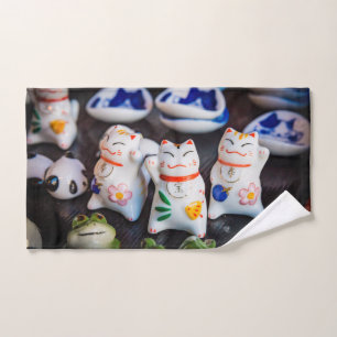 Beckoning cat figurines bath towel set