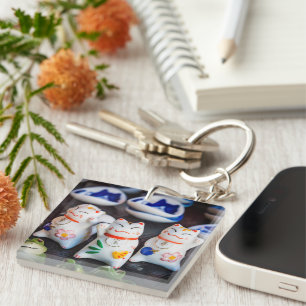 Beckoning cat figurines key ring