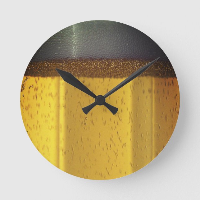 Beer Mug with Bubbles and Foam Round Clock (Front)