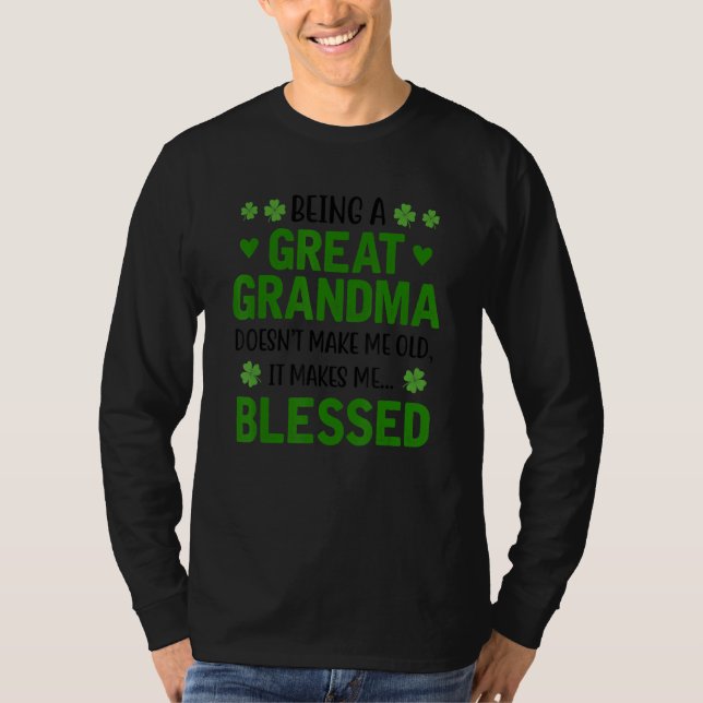 Being A Great Grandma Doesn't Make Me Old It Make  T-Shirt (Front)