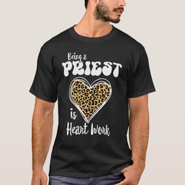 Being a Priest is heart work Love Leopard Valentin T-Shirt (Front)