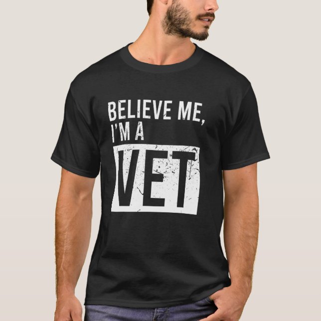 Believe Me Iu2019m A Vet  Dad Mum Christmas T-Shirt (Front)