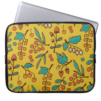 Berries on branches, seamless nature pattern. laptop sleeve