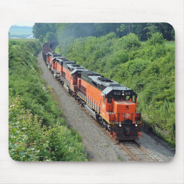 Bessemer and Lake Erie #910 leads a Southbound tra Mouse Pad (Front)