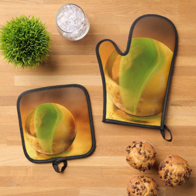 Best Solid Colour Silver Quilted Heat Protection  Oven Mitt & Pot Holder Set (Top Down)