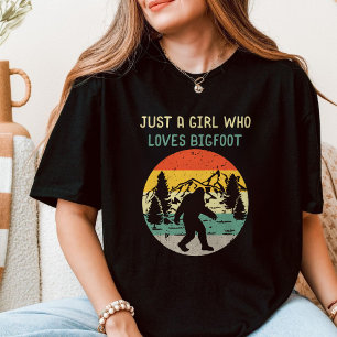 Best Vintage Girl Loves Bigfoot Graphic T-Shirt