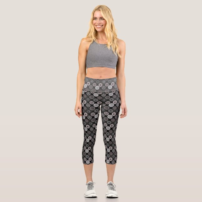 Bicycle gears pattern 01x4.b capri leggings (Front)