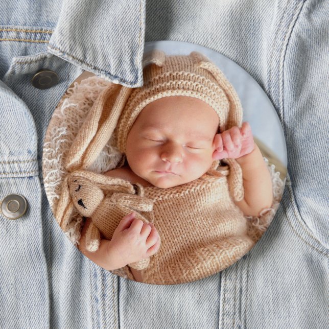 Big custom photo baby button (In Situ)