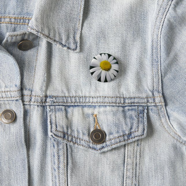 Big White Daisy   3 Cm Round Badge (In Situ)
