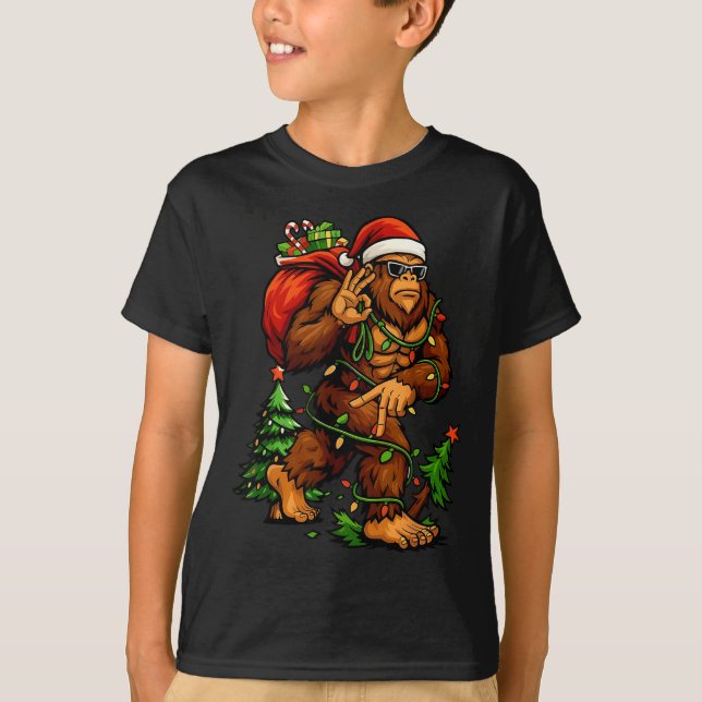 Bigfoot 67 Christmas Tree Lights Xmas Men Sasquatc T-Shirt (Front)