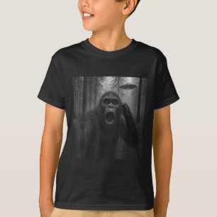 Bigfoot Alien Ufo Selfie Funny Sasquatch Meme Men  T-Shirt