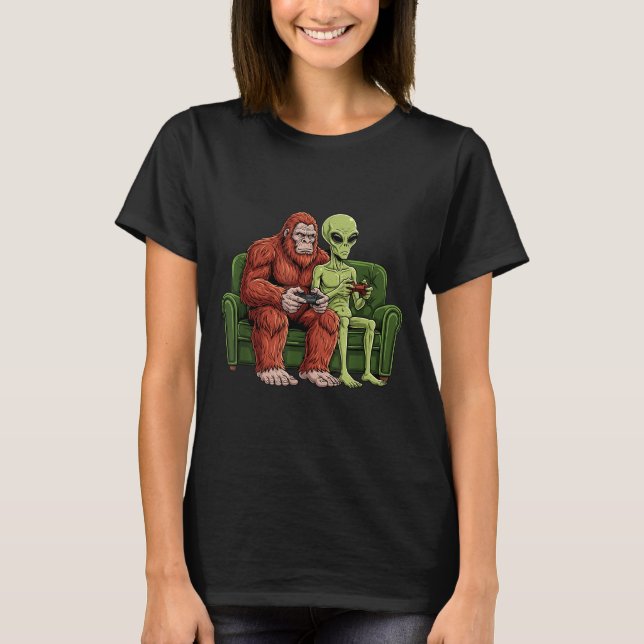 Bigfoot Alien Video Games Gaming Sasquatch Ufo Men T-Shirt (Front)