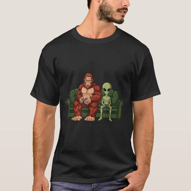 Bigfoot Alien Video Games Gaming Sasquatch Ufo Men T-Shirt (Front)