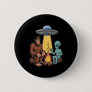 Bigfoot And Alien Campfire For Hikers Hiking Outdo 6 Cm Round Badge