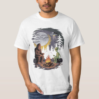 Bigfoot And Alien Camping Playing Guitar Campfire T-Shirt