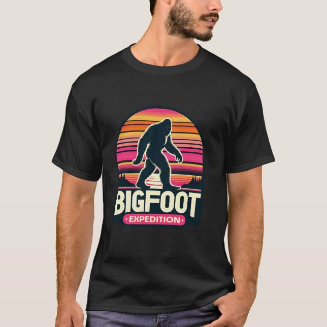 Bigfoot Expedition Hiking Sasquatch Hunter Long Sl T-Shirt (Front)