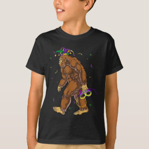 Bigfoot Mardi Gras Carnival Sasquatch Funny Men Bo T-Shirt