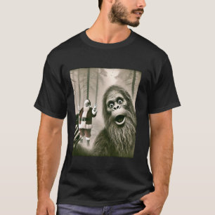 Bigfoot Santa really exists surprised Selfie Chris T-Shirt