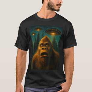 Bigfoot Sasquatch Alien Ufo Starry Night Gifts Men T-Shirt