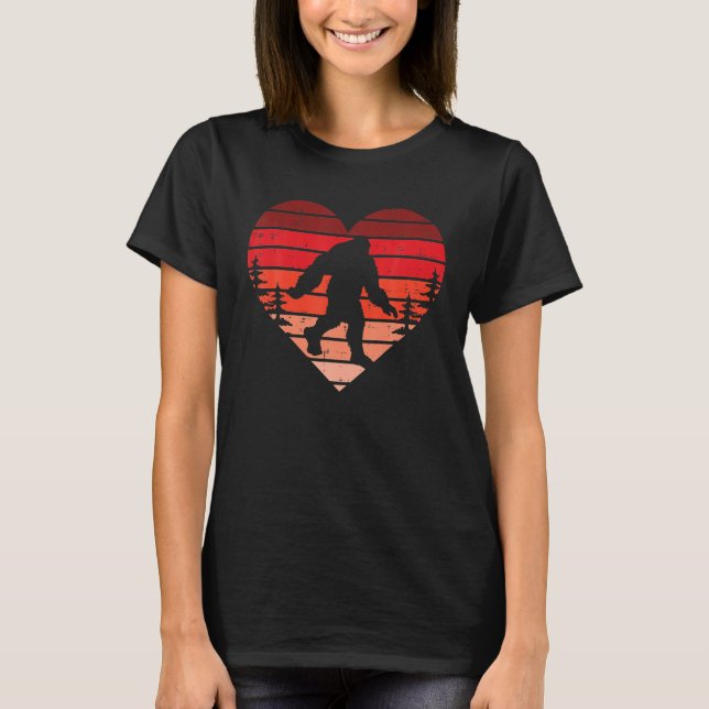 Bigfoot Sasquatch Heart Retro Valentines Day Men T-Shirt (Front)