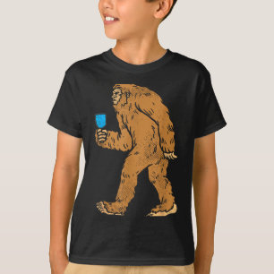 Bigfoot sasquatch pickleball paddle pickle ball T-Shirt