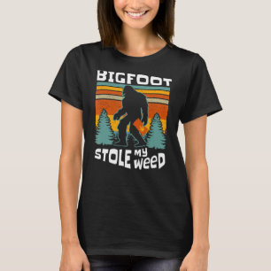 Bigfoot Stole My Weed Funny Retro Stoner Sasquatch T-Shirt