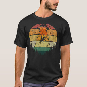Bigfoot UFO Abduction Retro Funny Sasquatch Unicor T-Shirt