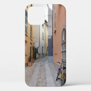 BIKE PARKED BESIDE WALL ON ALLEY iPhone 12 CASE