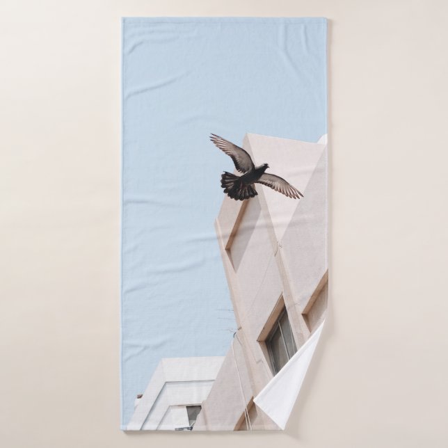 BIRD FLYING IN THE AIR BATH TOWEL (Bath Towel)