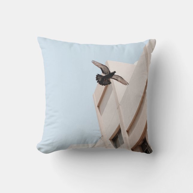 BIRD FLYING IN THE AIR CUSHION (Front)