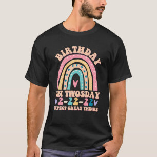 Birthday On Twosday 2.22.22 Expect Great Things Tw T-Shirt