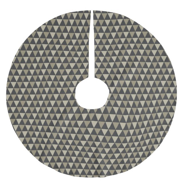 Black and Gold Triangles Brushed Polyester Tree Skirt (Front)