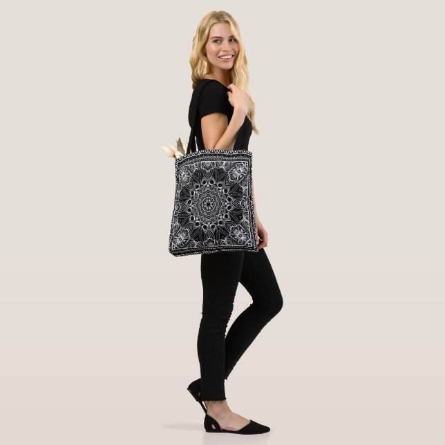 black and white bandanna design tote bag (On Model)