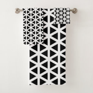 Black and White Chevron Zigzag Pattern Bath Towel 