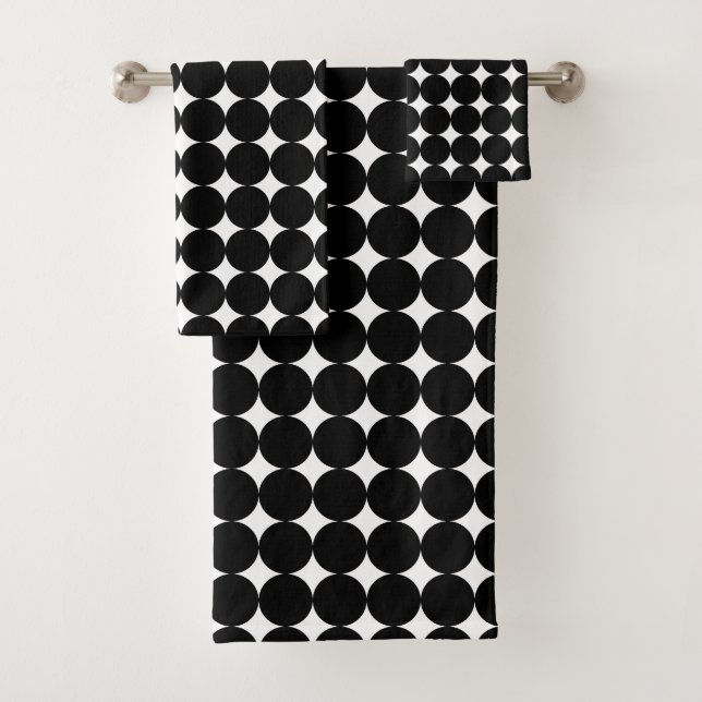 Black and White circles Bath Towel Set (Insitu)